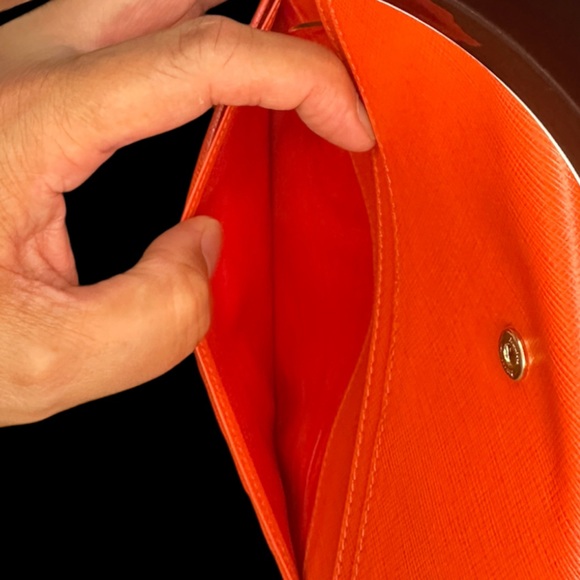 Salvatore Ferragamo Bifold Red Leather Wallet With Gold Tone Hardware. - Picture 6 of 13